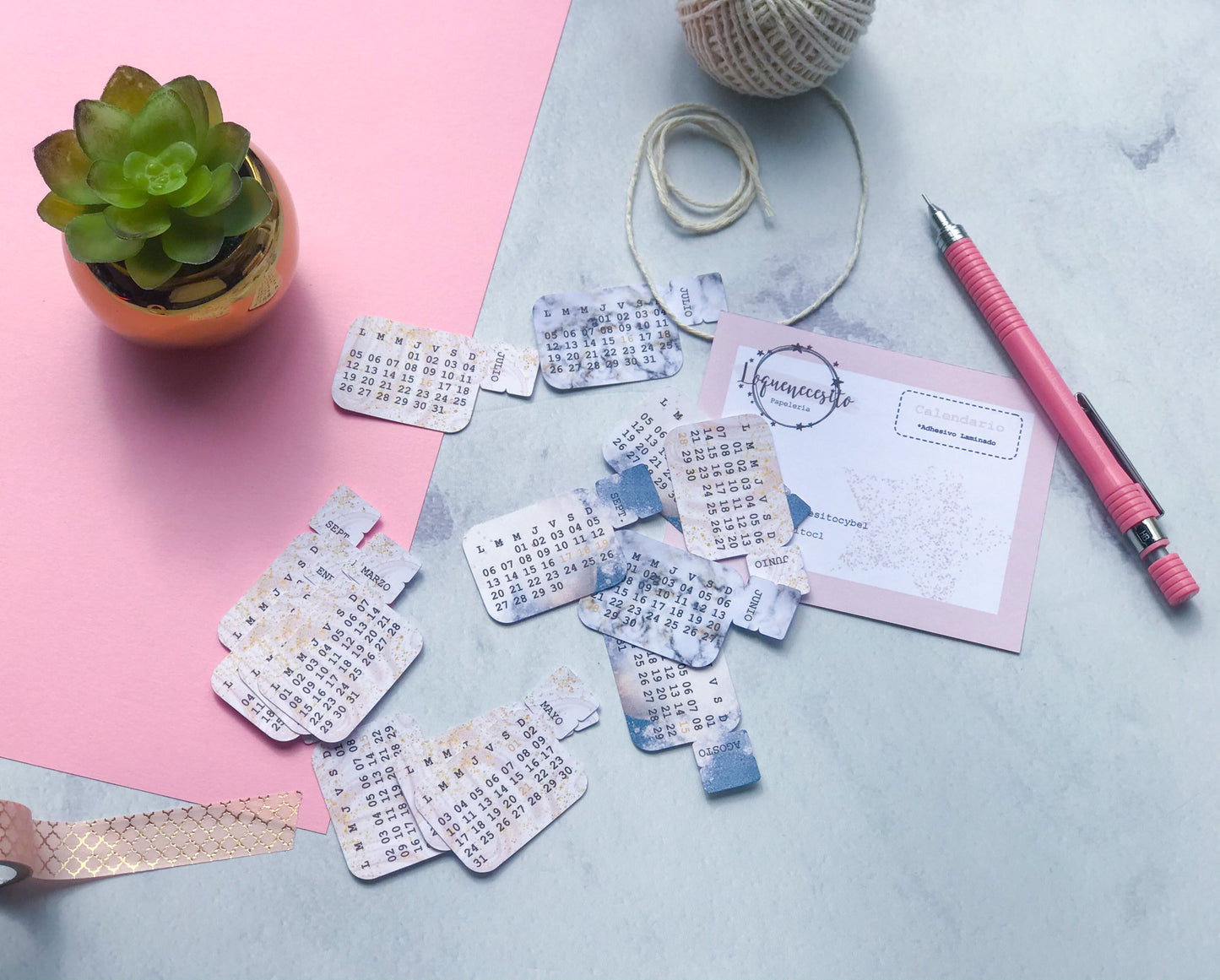 Calendario con pestaña tab adhesivo marmolado azul