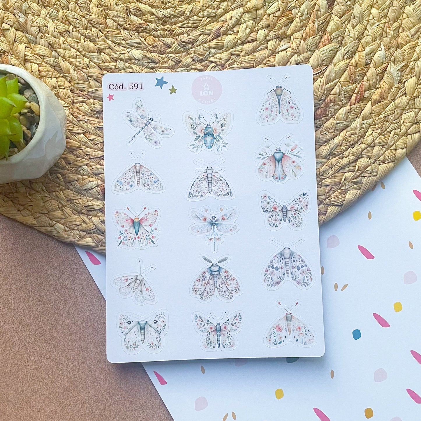 Sticker botánico bichito mariposa escarabajo 591