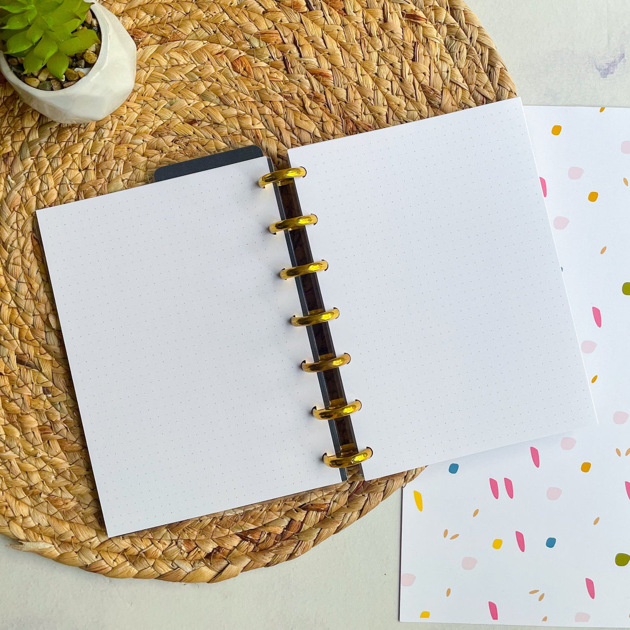 Cuaderno Discos negro con hojas